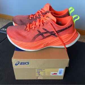 ASICS Superblast Unisex - Men’s size 9, Women’s size 10 1/2.